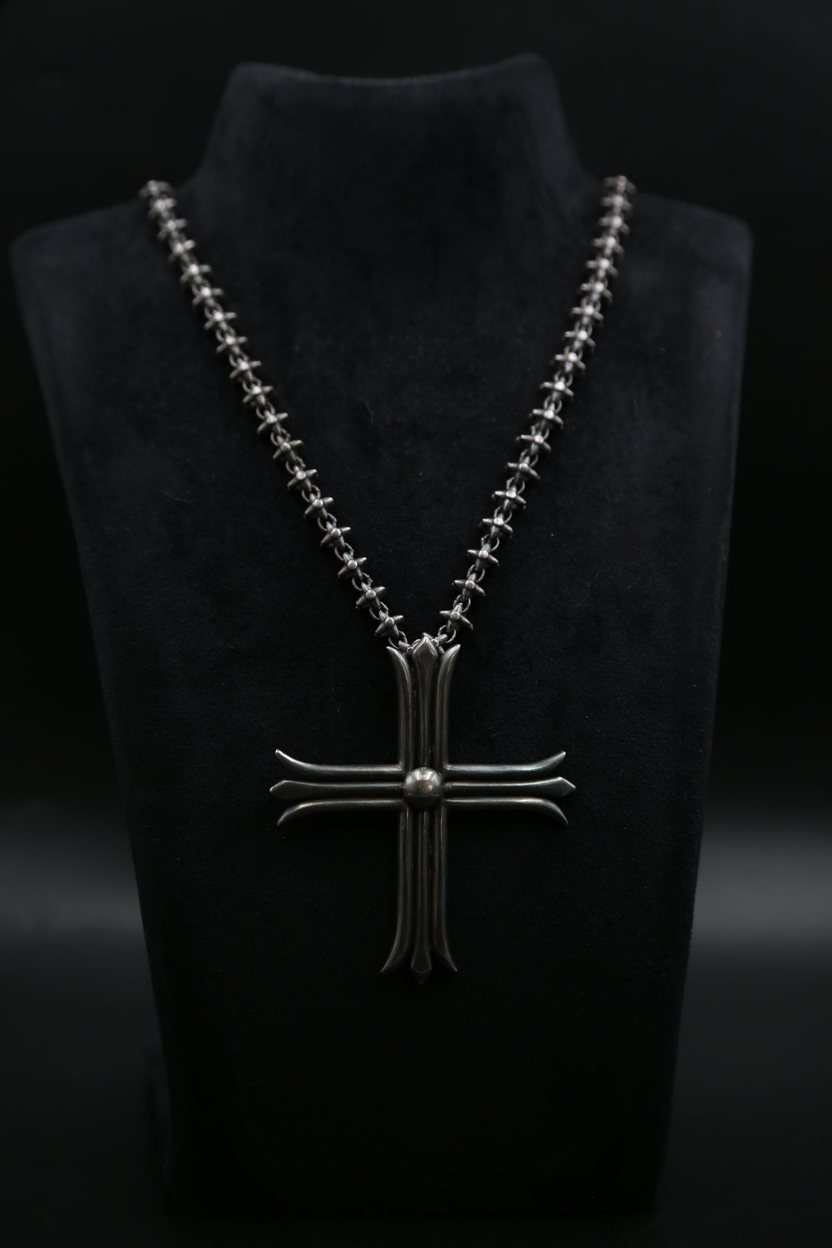VD Cross pendant